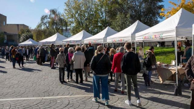 Edición anterior de mercado sostible en la plaza de la Tolerancia