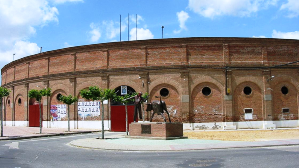 Exterior de la plaza de toros de Medina del Campo