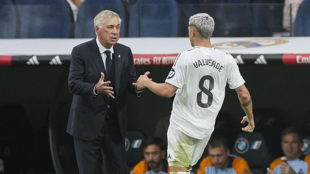 Ancelotti y Fede Valverde tras el 1-0 contra el Valladolid