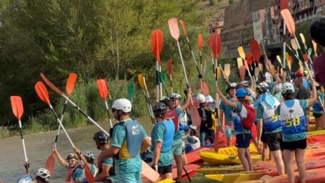 Los deportistas, este domingo durante el descenso