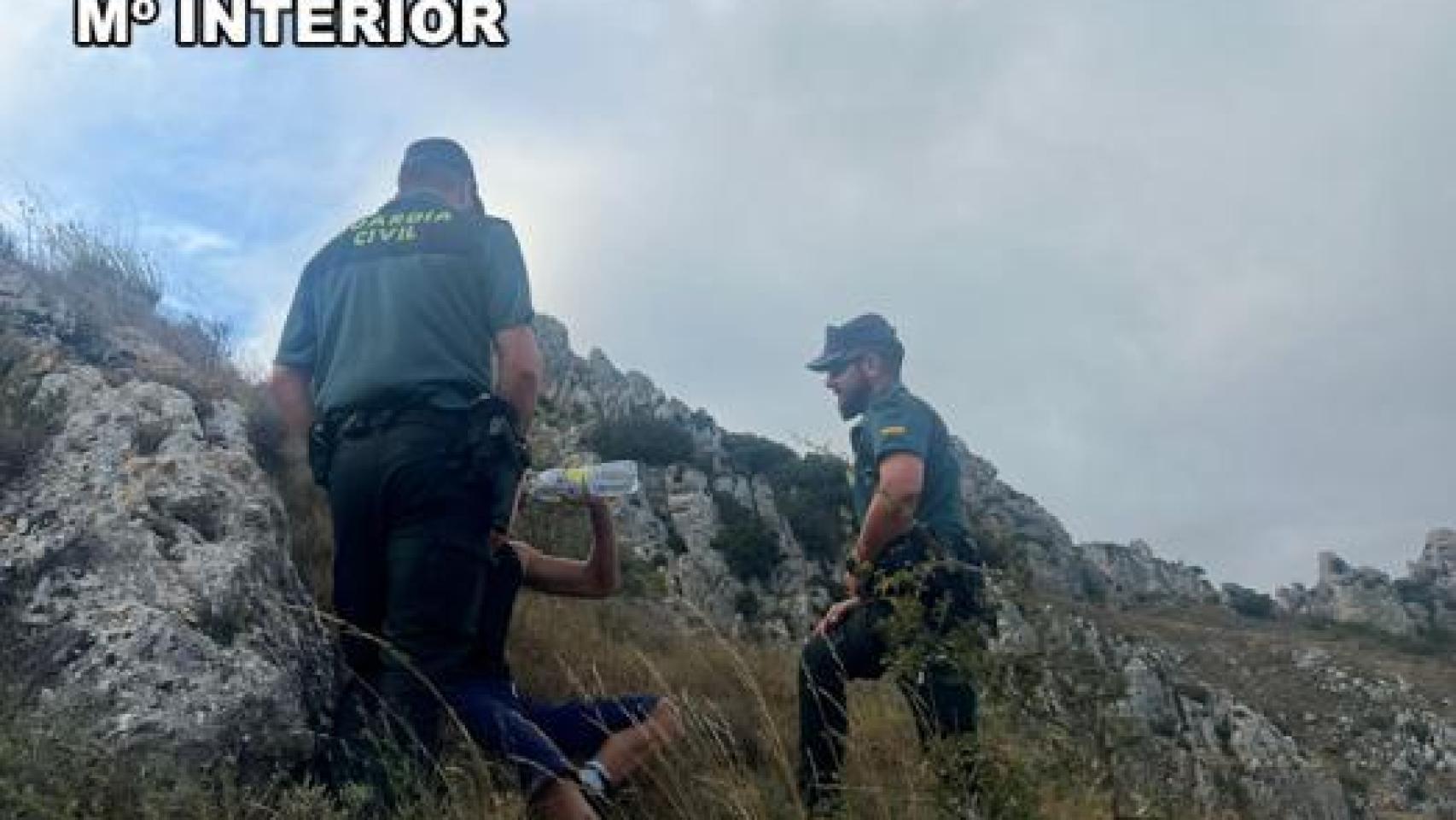Rescate de un niño en una escarpada ladera del desfiladero de Pancorbo