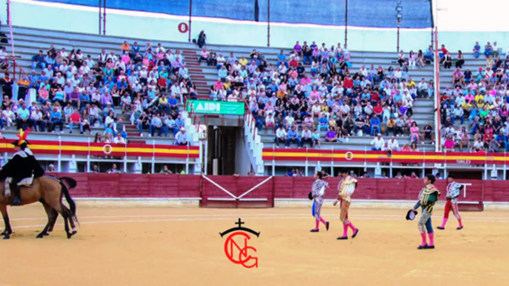 Paseíllo en el coso de Medina del Campo