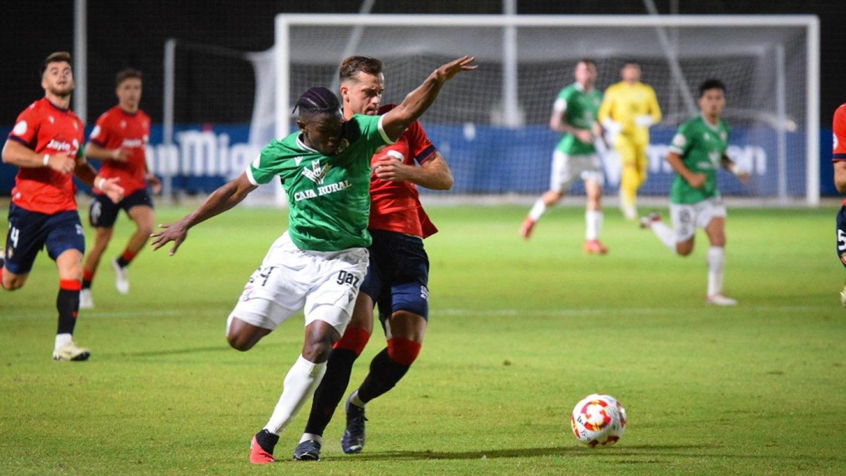 El Zamora CF cae ante el Osasuna B en un debut intenso pero sin efectividad