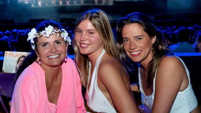 Cristina, una de las hijas gemelas de Julio Iglesias, junto a la empresaria Sandra García-Sanjuán, en Starlite.