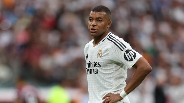 Mbappé, durante su debut en el Santiago Bernabéu.