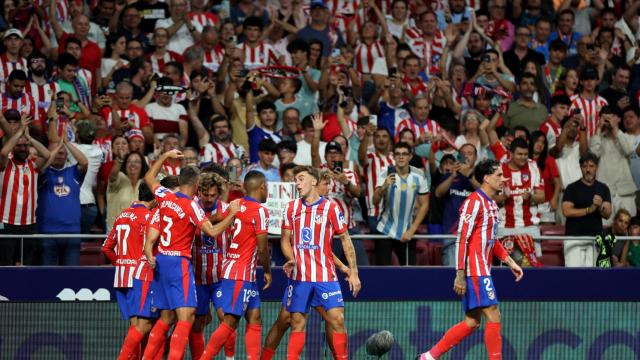 Los jugadores del Atlético de Madrid celebran el gol de Griezmann al Girona.