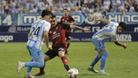 Julen Lobete durante el Málaga CF vs. Mirandés de Segunda División 2024-2025