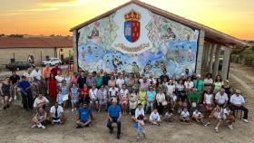 Guadramiro inaugura un mural en recuerdo de la antigua escuela