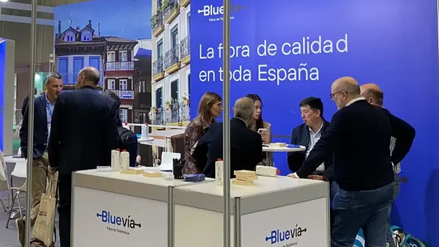 Stand de Bluevía, la empresa de fibra rural de Telefónica, en la feria fecnológica AOTEC 2024,