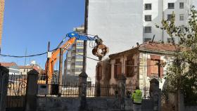 Derribo de un inmueble en calle Los Osorios