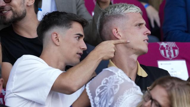 Gavi y Dani Olmo, en el palco del estadio de Montjuïc