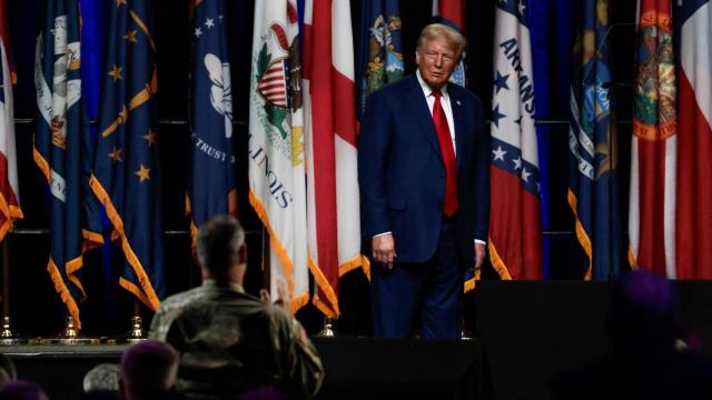 El candidato presidencial republicano y expresidente estadounidense Donald Trump habla en la Conferencia General NGAUS de la Guardia Nacional de los Estados Unidos en Detroit.