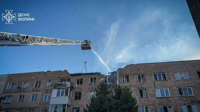 Un edificio tras un ataque ruso con dron en la ciudad ucraniana de Lutsk.