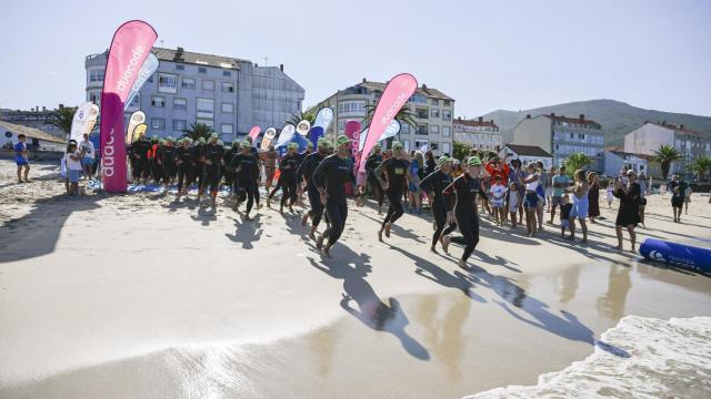 María González y Manuel Souto triunfan en la Travesía Costa de Portosín (A Coruña)