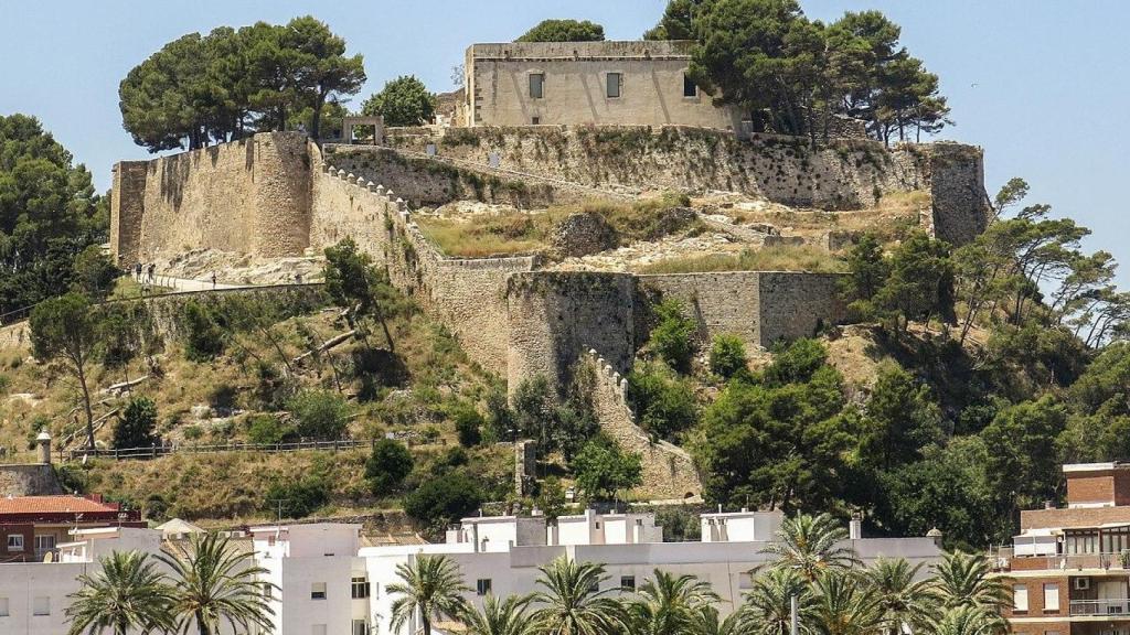 Fotografía del castillo de Denia construido originalmente por Muyahid.