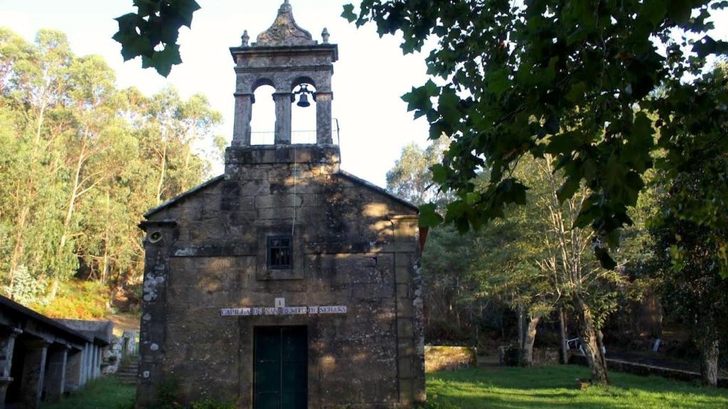 Capela de San Bieito de Seráns, uno de los rincones de la ruta al Monte Tahume