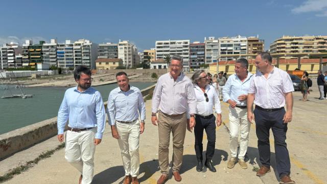 El conseller Vicente Martínez Mus, durante su visita al puerto de Burriana.