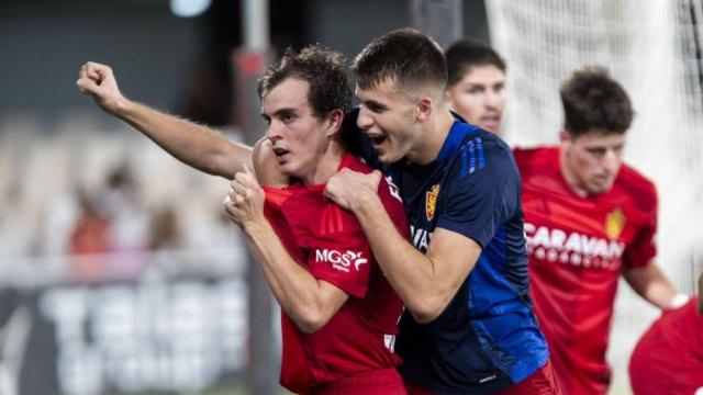 La alegría de Víctor, su saludo con Bazdar y el escudo del león: el triunfo del Real Zaragoza más allá del fútbol