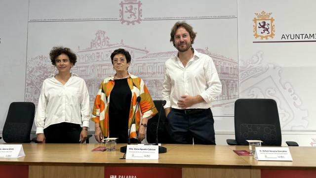 Adanía Shibli, en el centro de la imagen, nuevo premio Leteo en León