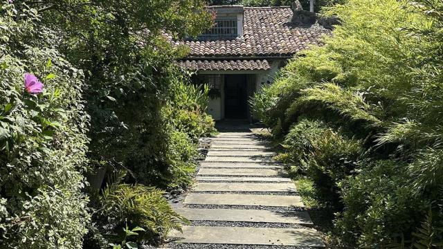 Este antiguo molino de agua es uno de los restaurantes más interesantes cerca de Biarritz: a su chef lo llaman 'El Principito vegetal'