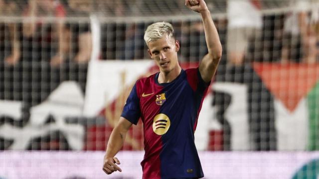 Dani Olmo celebra su primer gol como jugador del Barcelona ante el Rayo Vallecano.