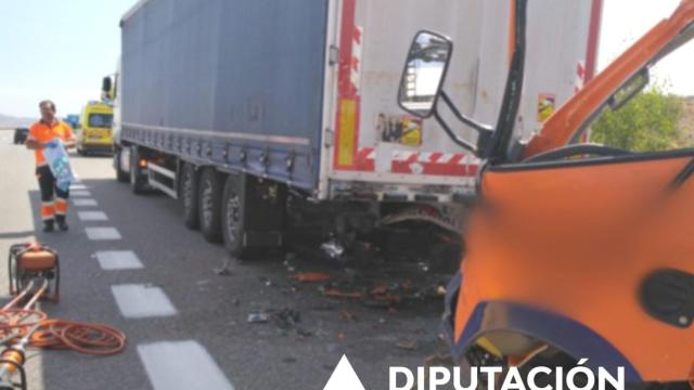 Muere un camionero en una colisión entre dos vehículos en la A-2 a la altura de Cetina