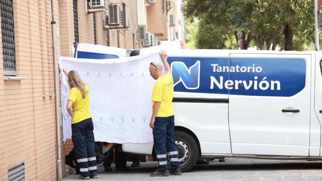 Los servicios fúnebres intervienen en la muerte de una mujer en Pino Montano (Sevilla).