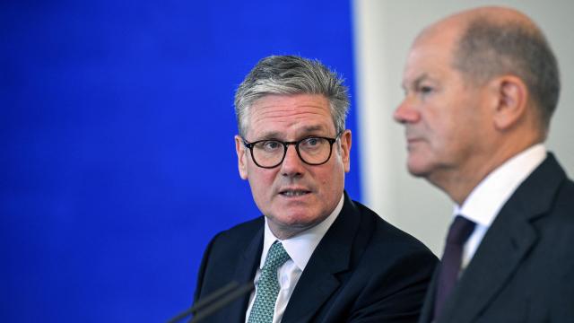 El primer ministro británico Keir Starmer y el canciller alemán, Olaf Scholz, en la rueda de prensa posterior a su reunión en Berlín este miércoles.