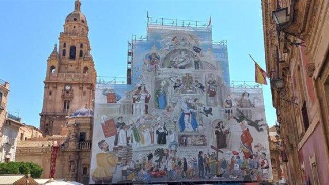 Una foto de archivo de la lona que cubre la Catedral de Murcia.