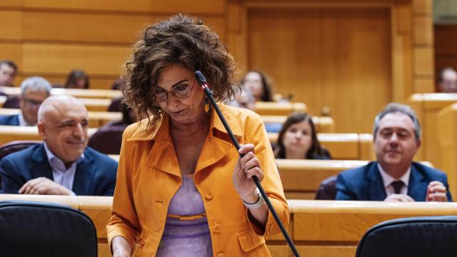 La vicepresidenta primera del Gobierno, ministra de Hacienda y vicesecretaria general del PSOE, María Jesús Montero, durante una sesión de control al Gobierno, en el Senado.