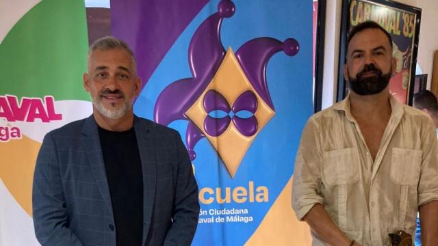 El director de 'La Escuela', Fernando Cañestro, y el presidente de la Fundación Ciudadana Carnaval de Málaga, Luis Bermúdez.