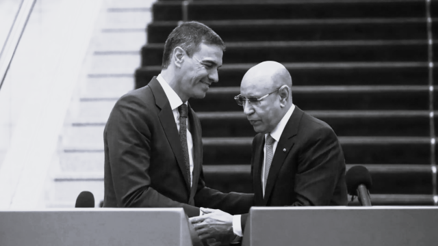 El presidente del Gobierno español, Pedro Sánchez, reunido con el presidente de Mauritania, Mohamed Ould Ghazouani, este martes.