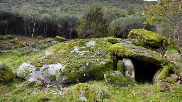 Antiguas construcciones pétreas en Fornelos de Montes