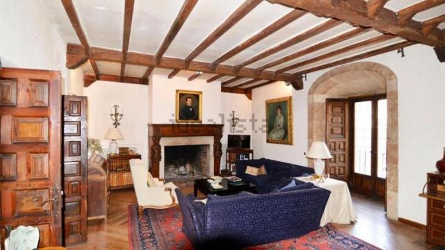 Una de las estancias del palacio a la venta en el centro de Salamanca