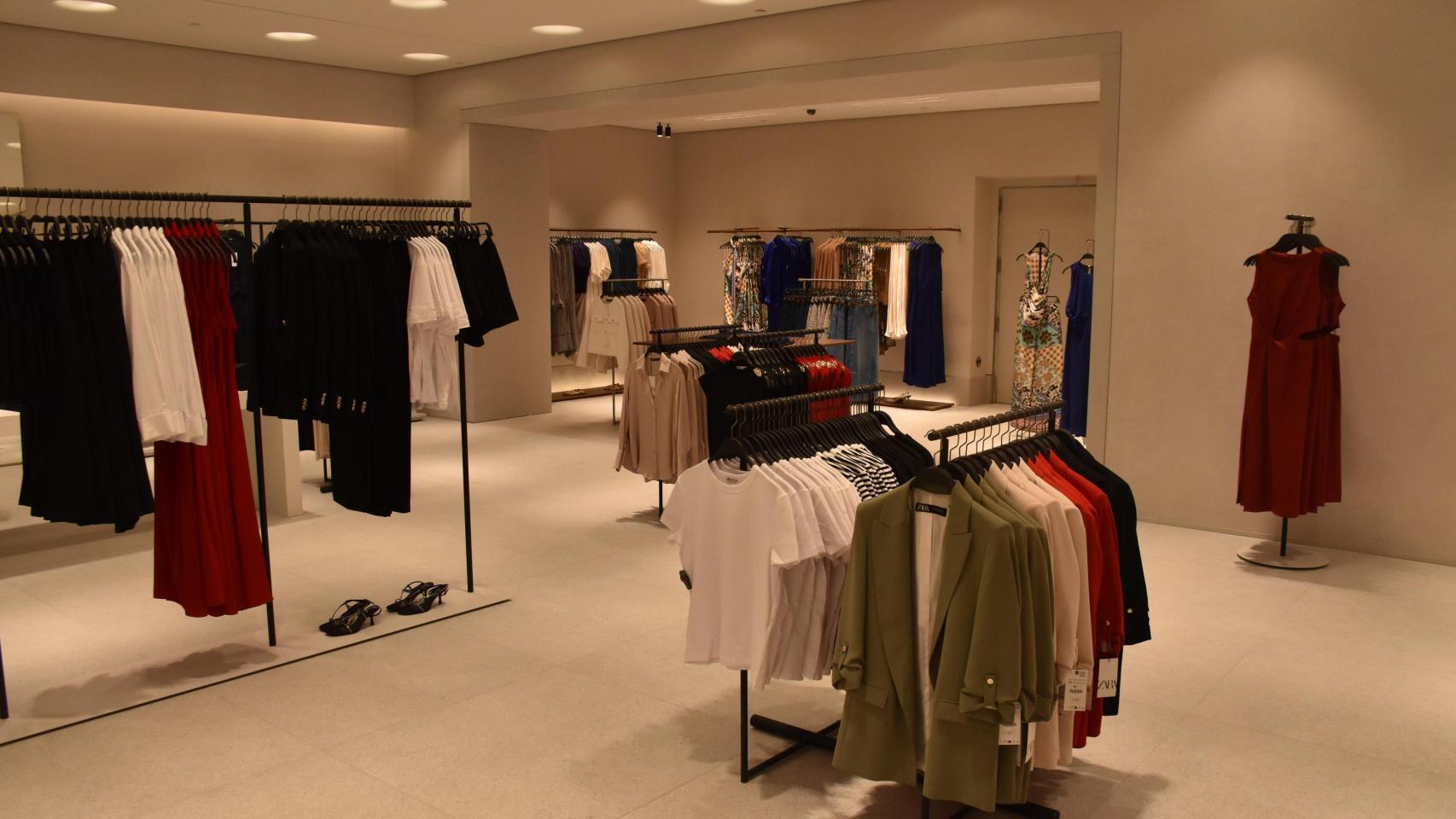 Interior de una nueva tienda de Zara.