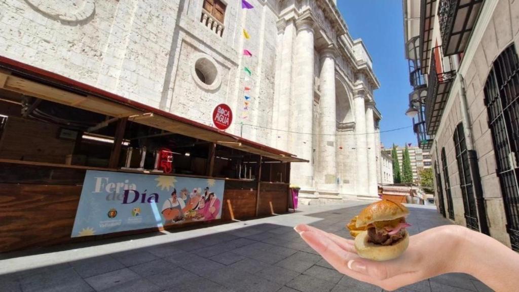 La caseta de La Boca Agua y una de sus hamburguesas