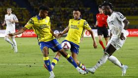 Vinicius, durante una acción del partido ante Marvin.