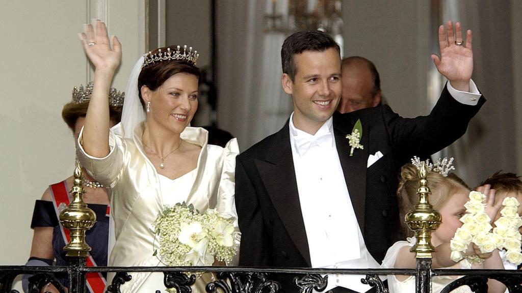 La Princesa y Ari Behn, en su boda en 2002.