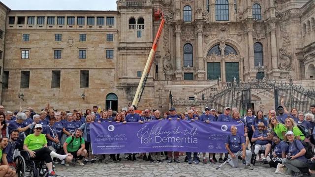 Decenas de personas peregrinan a Santiago para visibilizar la enfermedad.