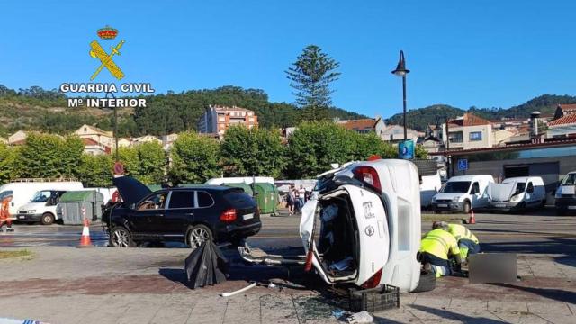 Imagen del vehículo siniestrado en Cangas el 26 de julio de 2024.