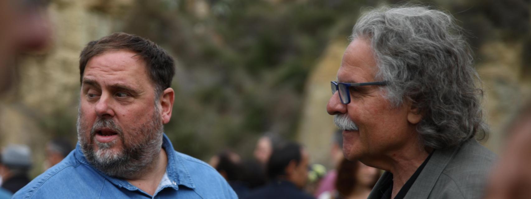 El presidente de Esquerra Republicana de Catalunya (ERC), Oriol Junqueras (i), y el exportavoz de ERC en el Congreso de los Diputados, Joan Tardá (d), juntos en el Homenaje de ERC a los alcaldes de la formación que apoyaron la Segunda República en Barcelona.