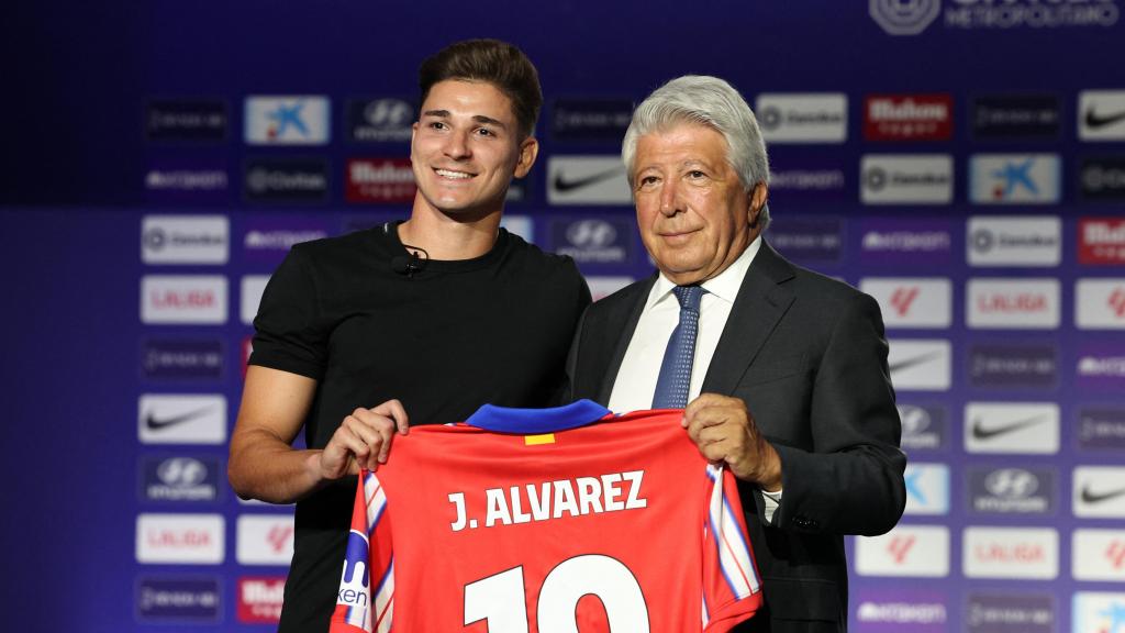 Presentación de Julián Álvarez con el Atlético de Madrid