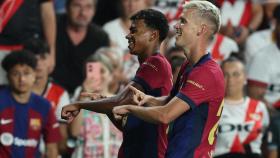 Lamine Yamal y Dani Olmo celebran un gol con el FC Barcelona