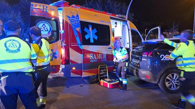 El Samur actuando tras una reyerta en Vicálvaro.