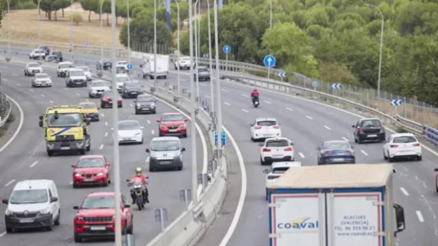 Vehículos en la autovía A-3, a 30 de agosto de 2024, en Madrid (España).