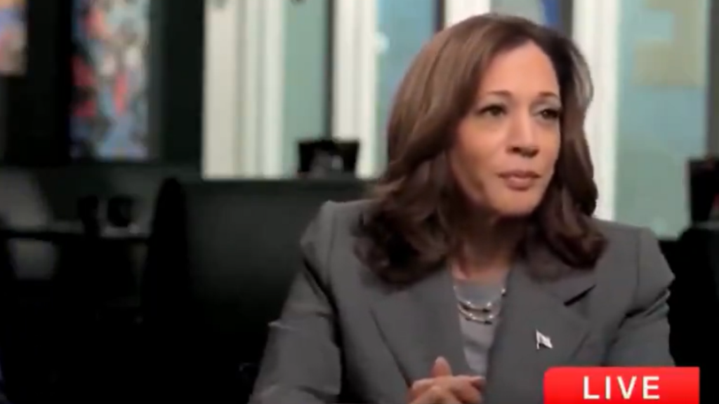 Tim Walz y Kamala Harris durante la entrevista en la CNN.