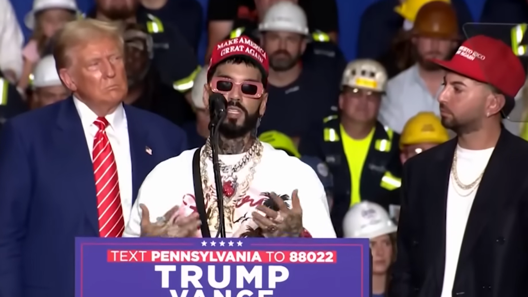 Donald Trump junto a Anuel AA y Justin Quiles.