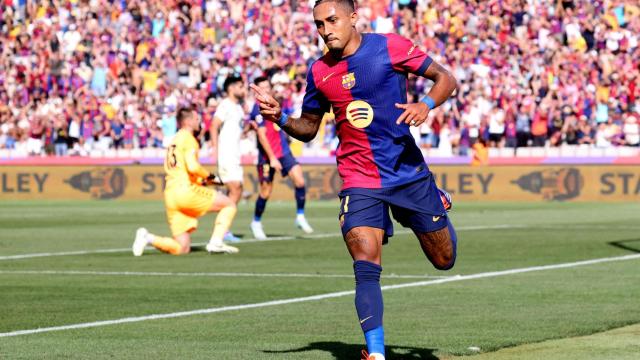 Raphinha celebra su primer gol ante el Real Valladolid.