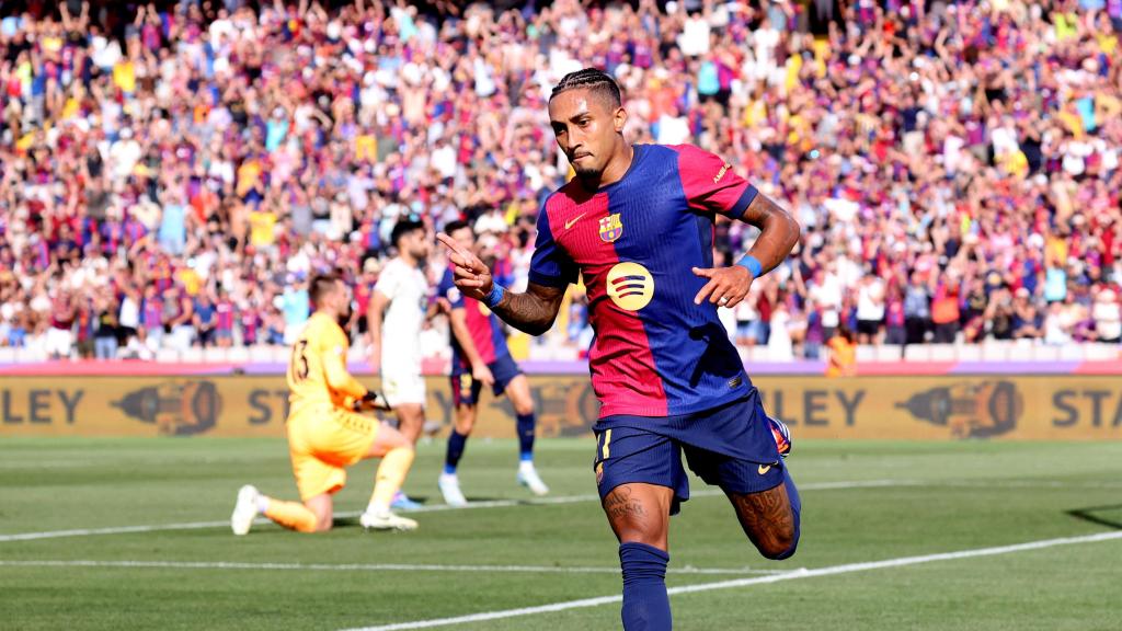 Raphinha celebra su primer gol ante el Real Valladolid.