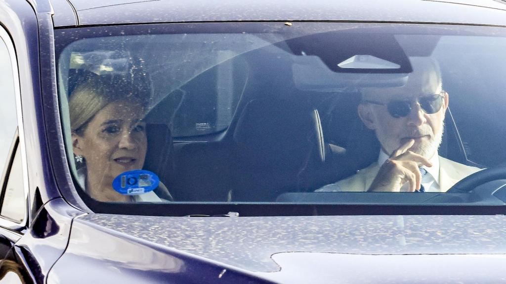 El rey Felipe VI y la infanta Cristina, a su llegada a la boda de Victoria López-Quesada.